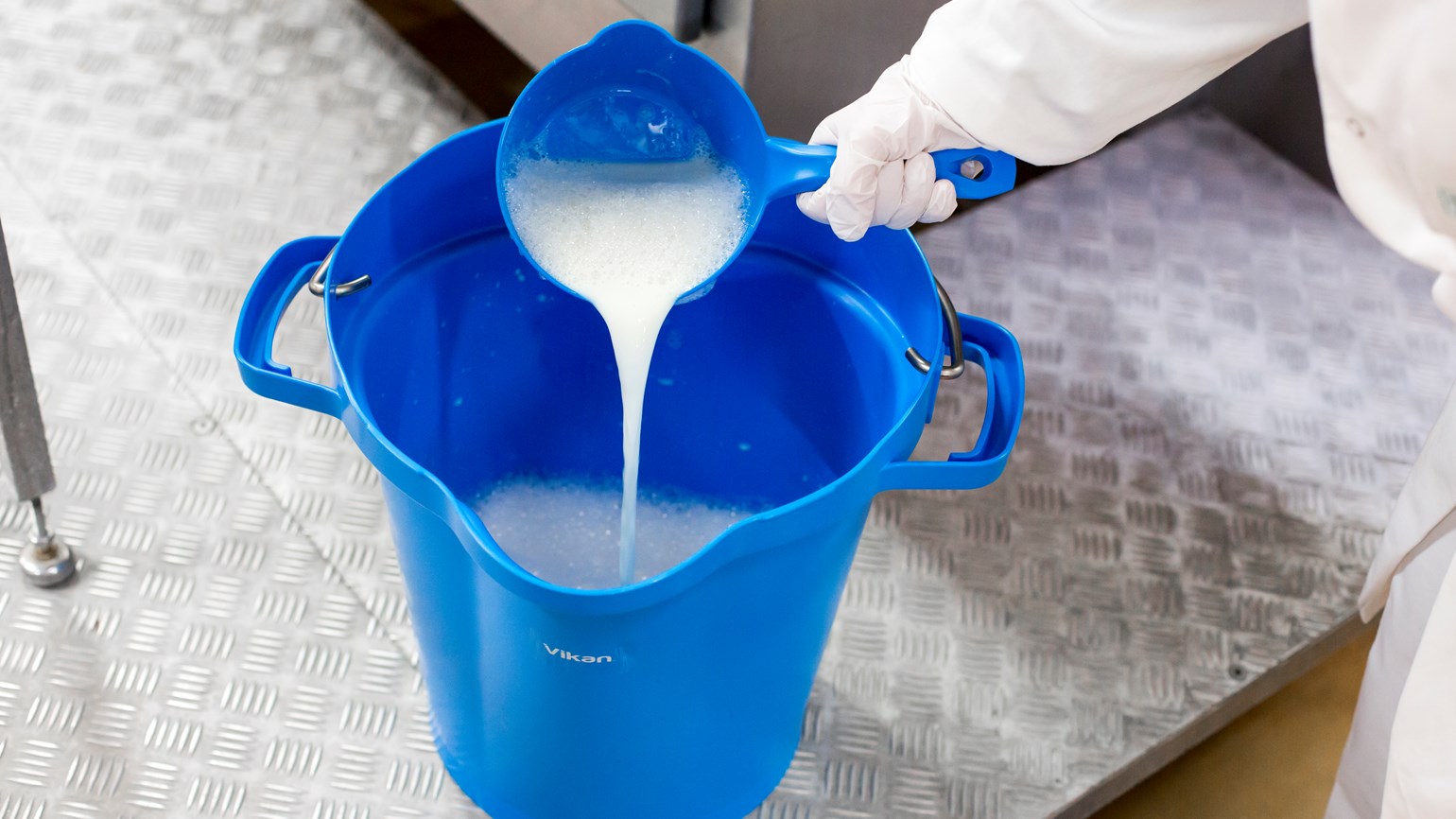 Remco Vikan 3 Gallon Bucket:Facility Safety and Maintenance