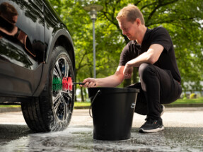 Vikan Alloy Wheel Brush, Large, Ø105 mm, 425 mm, Soft, Black