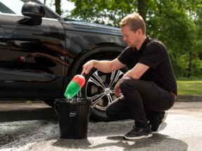 Vikan Alloy Wheel Brush, Large, Ø105 mm, 425 mm, Soft, Black