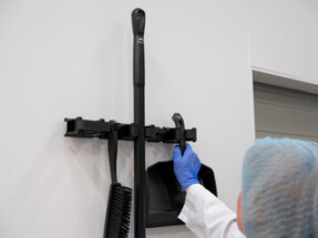 Vikan Hygienic Hi-Flex Wall Bracket System, 420 mm, Blue