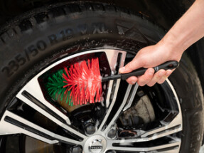 Vikan Alloy Wheel Brush, Large, Ø105 mm, 425 mm, Soft, Black