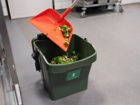 Vikan Upright Dustpan and Broom Set, 330 mm, Medium, Blue