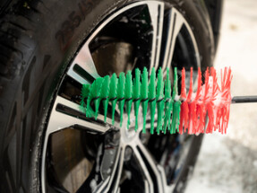 Vikan Alloy Wheel Brush, Large, Ø105 mm, 425 mm, Soft, Black