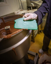 Vikan Hand Scraper, flexible, Metal Detectable, 165 mm, Blue